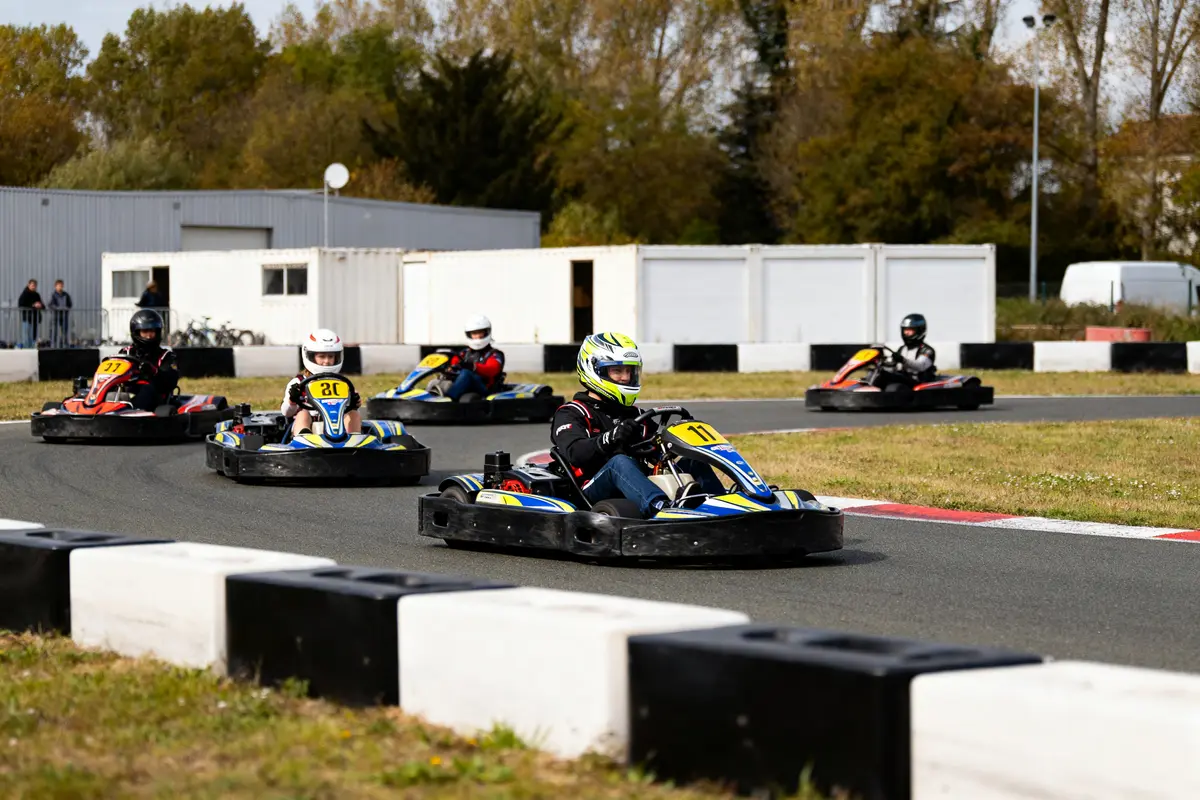 Karting à Poitiers : le guide des circuits indoor et tarifs