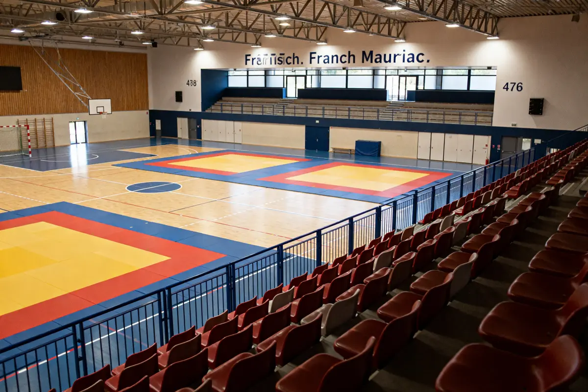Gymnase François Mauriac à Évry : Installations modernes et sportives