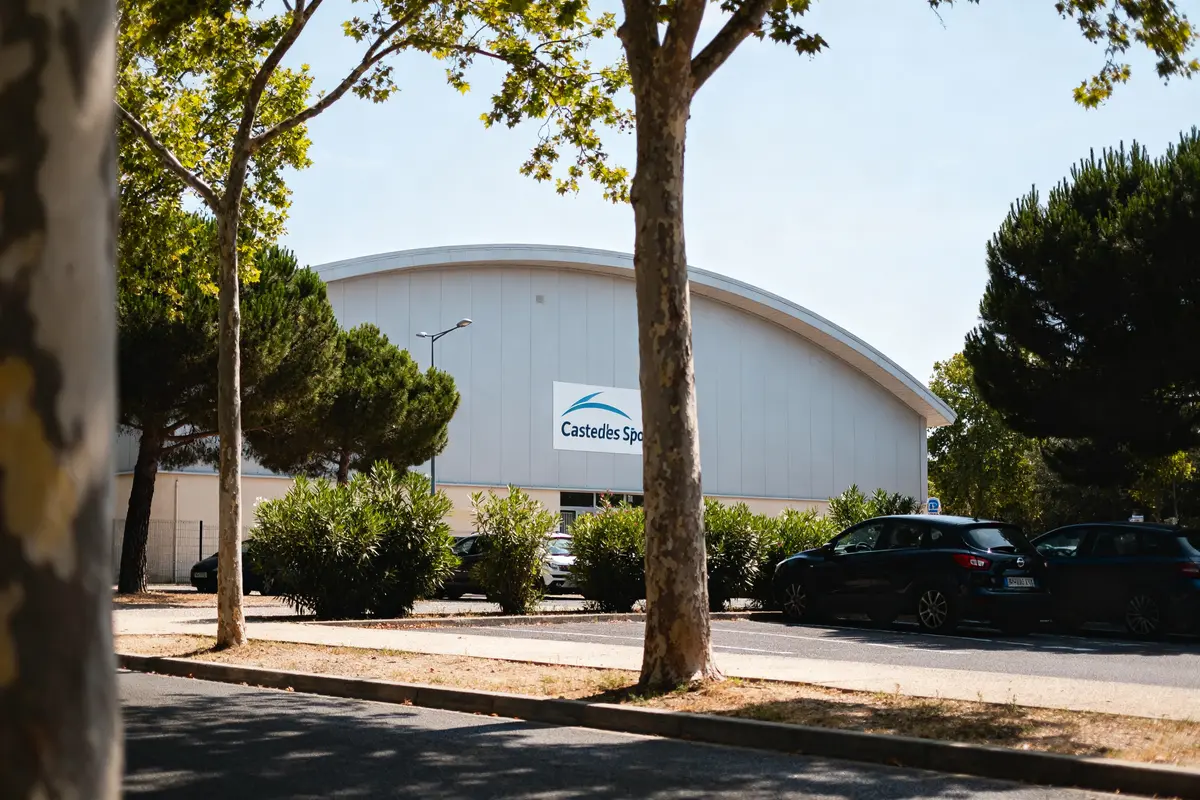 Palais des Sports de Castelnau-le-Lez : Équipements et tribunes