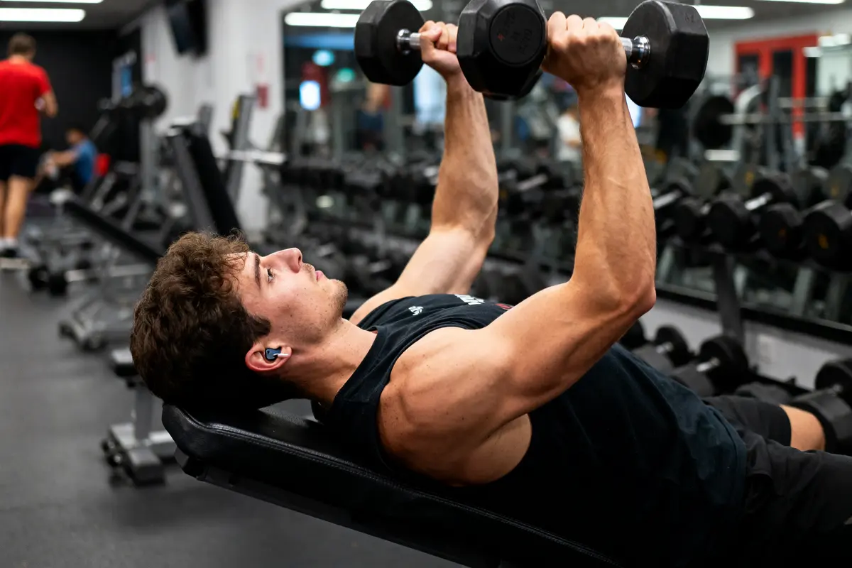 Curl inversé : Les secrets pour des avant-bras musclés